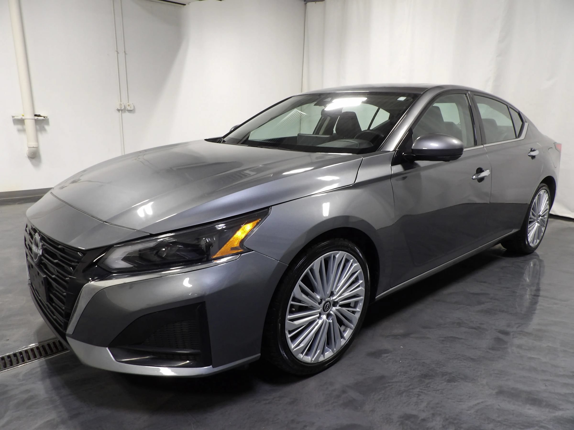 Used 2023 Nissan Altima 2.5 SL FWD image 4
