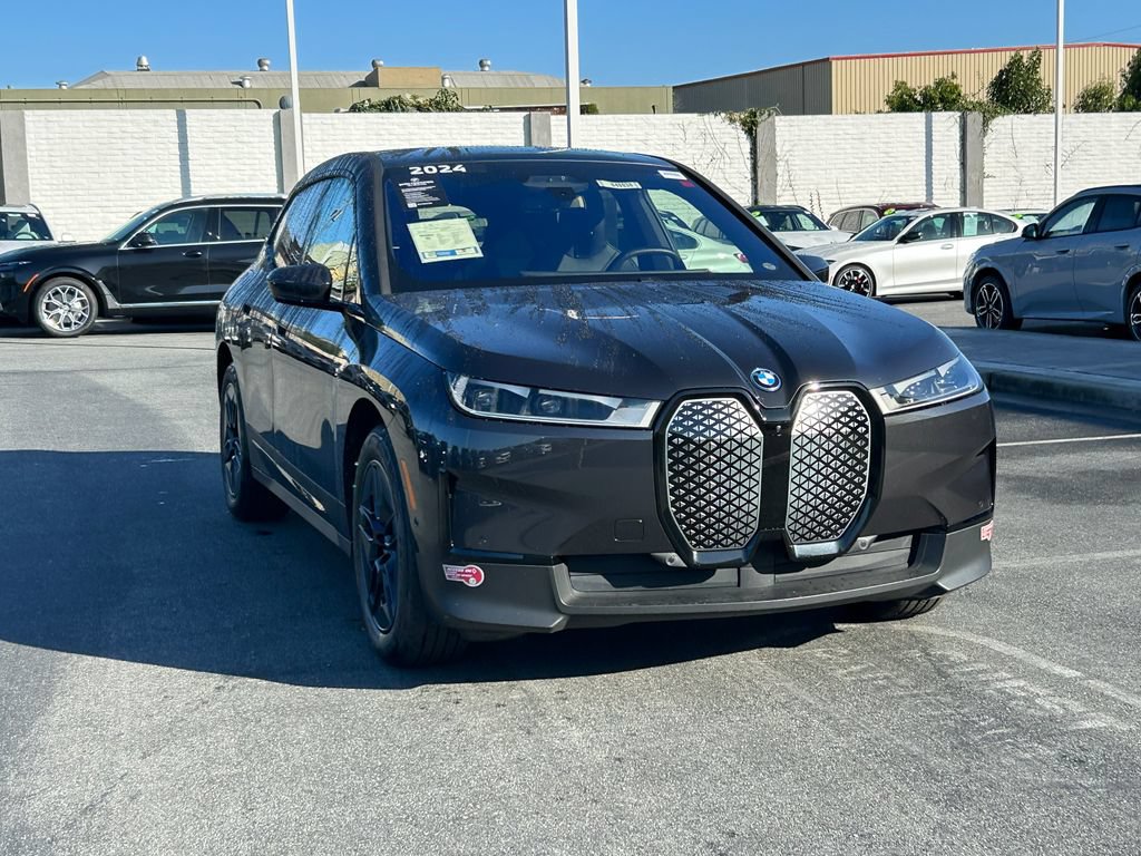 Used 2024 BMW iX xDrive50 AWD/4WD image 7