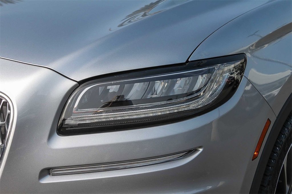 Used 2020 Lincoln Nautilus Reserve w/ Equipment Group 201A image 4