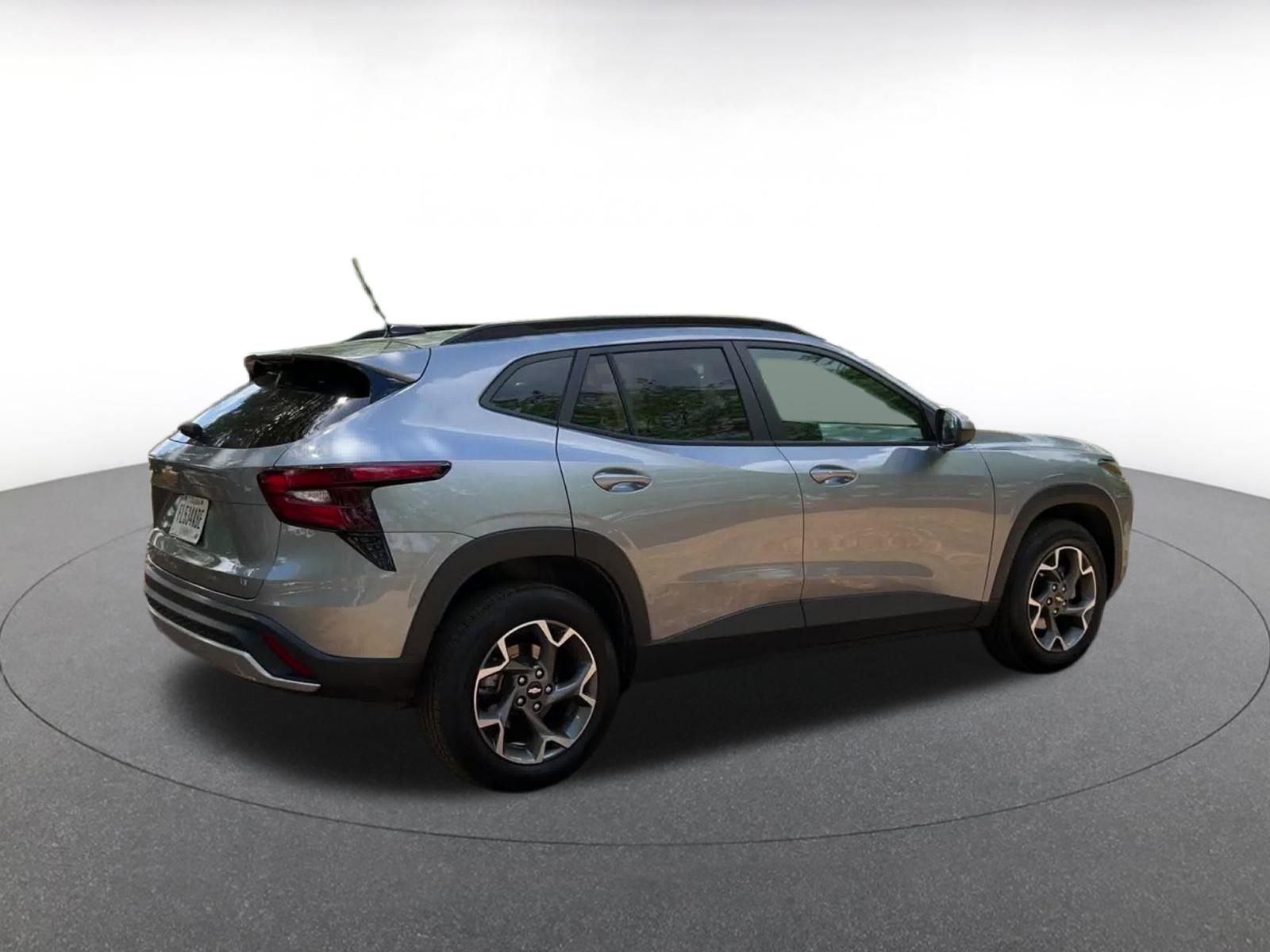 Used 2025 Chevrolet Trax LT w/ LT Convenience Package image 15