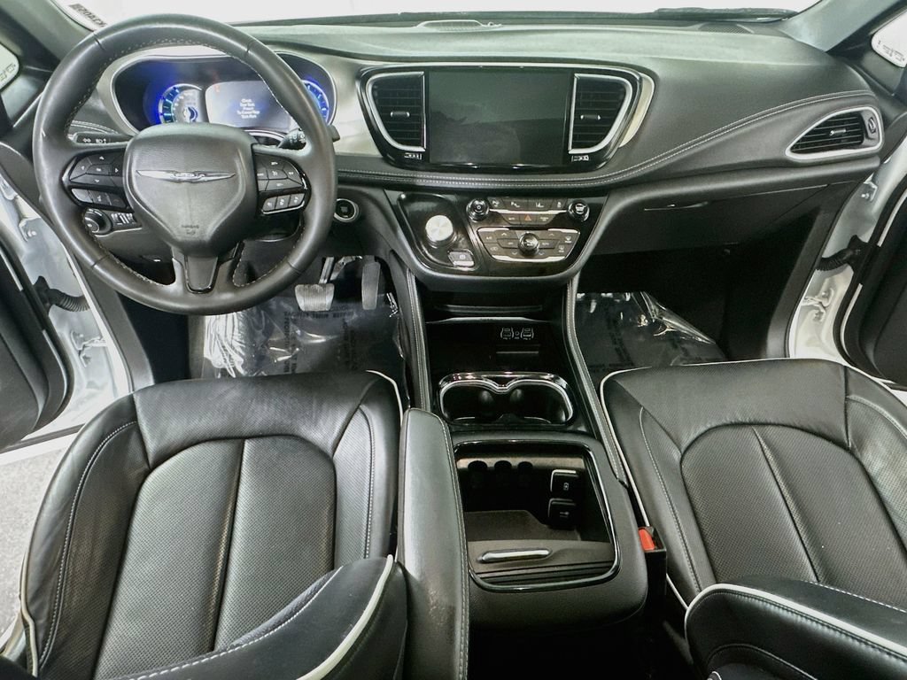 Used 2024 Chrysler Pacifica Premium FWD image 19