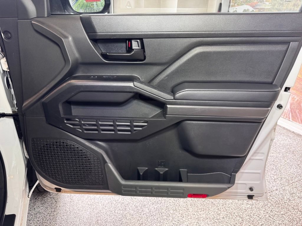 Certified 2025 Toyota Tacoma SR5 AWD/4WD image 49