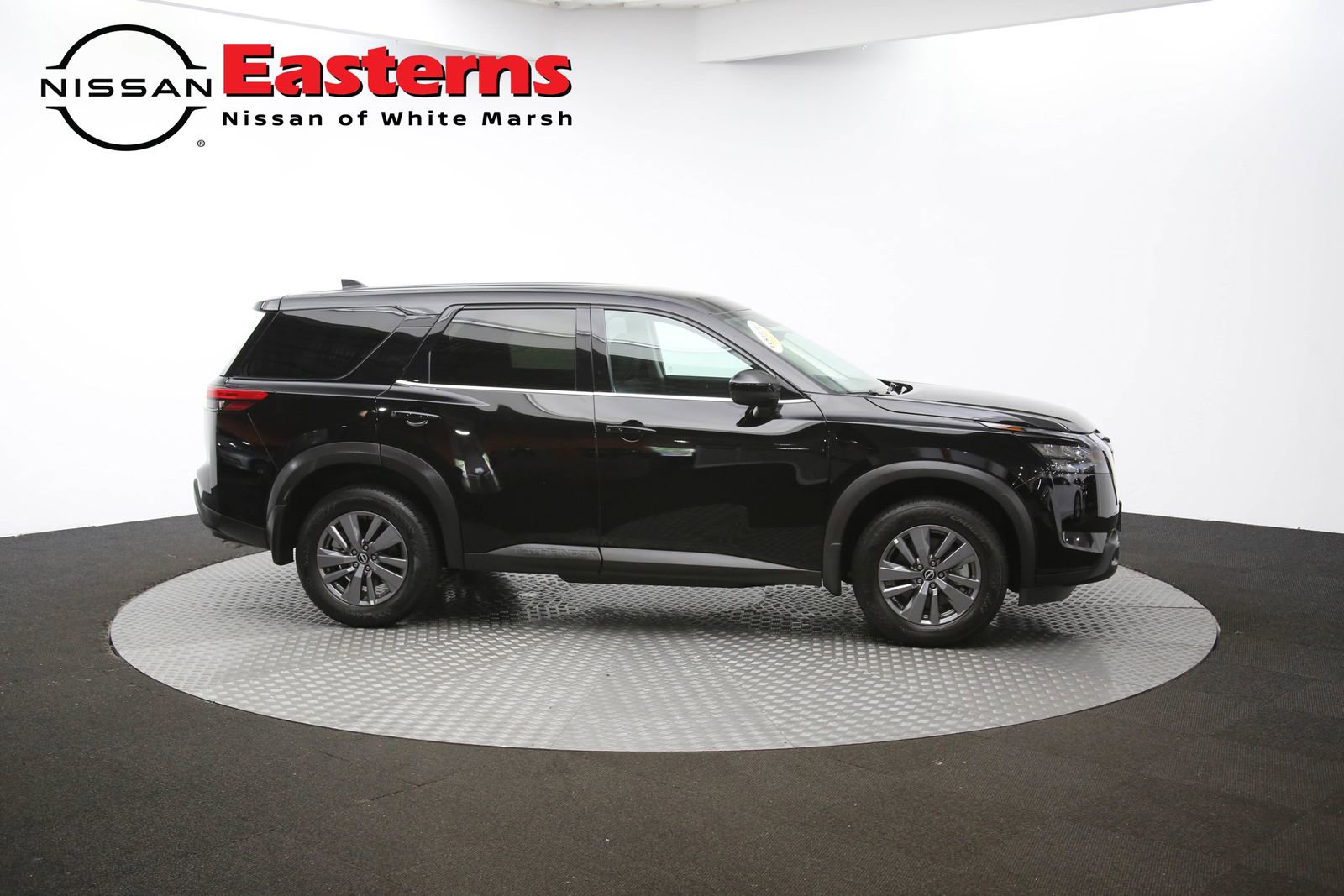 Used 2025 Nissan Pathfinder S image 66