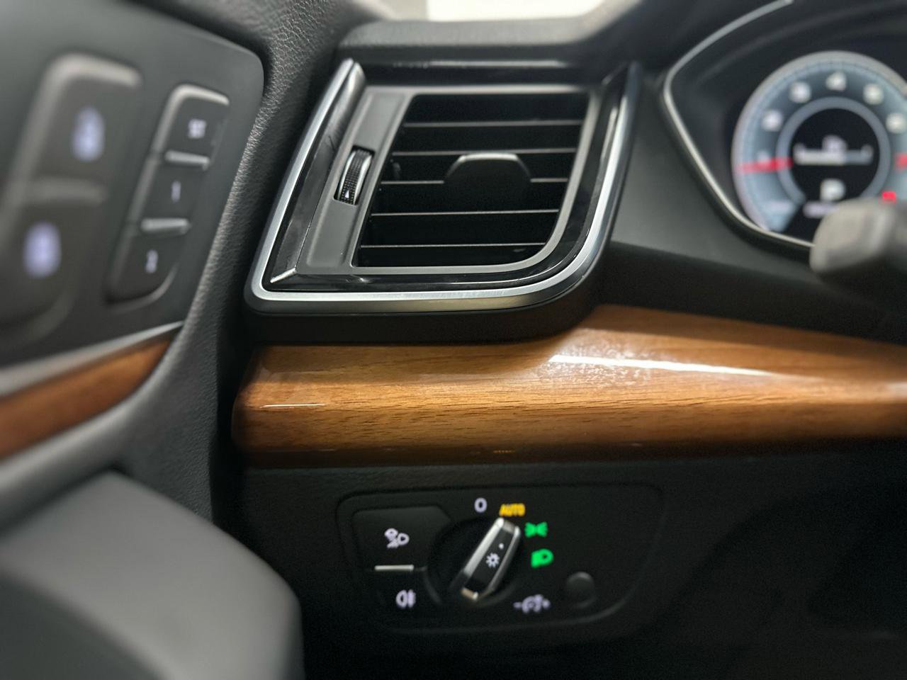 Used 2022 Audi Q5 2.0T Premium Plus AWD/4WD image 24