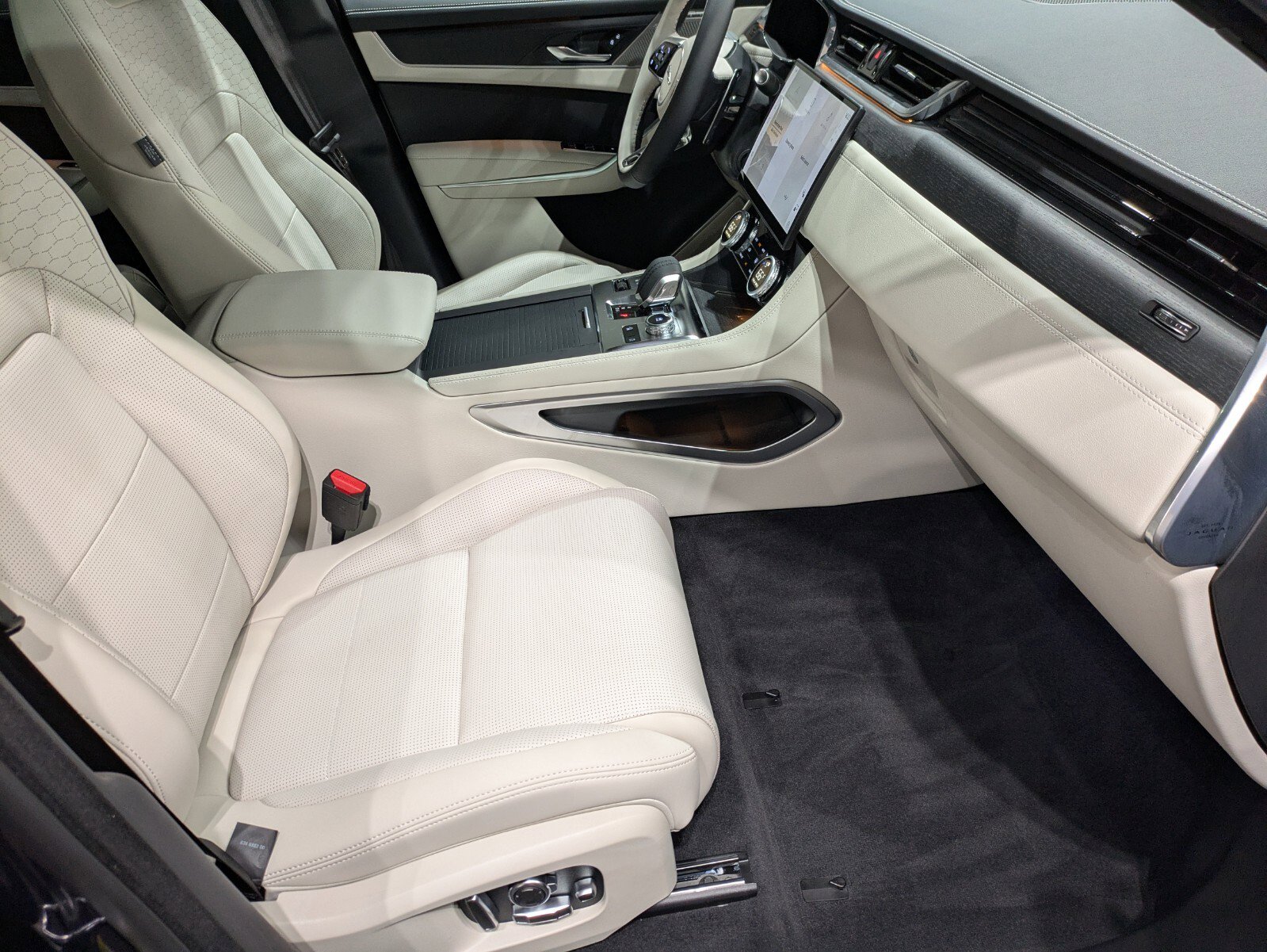 New 2026 Jaguar F-PACE R-Dynamic S image 29
