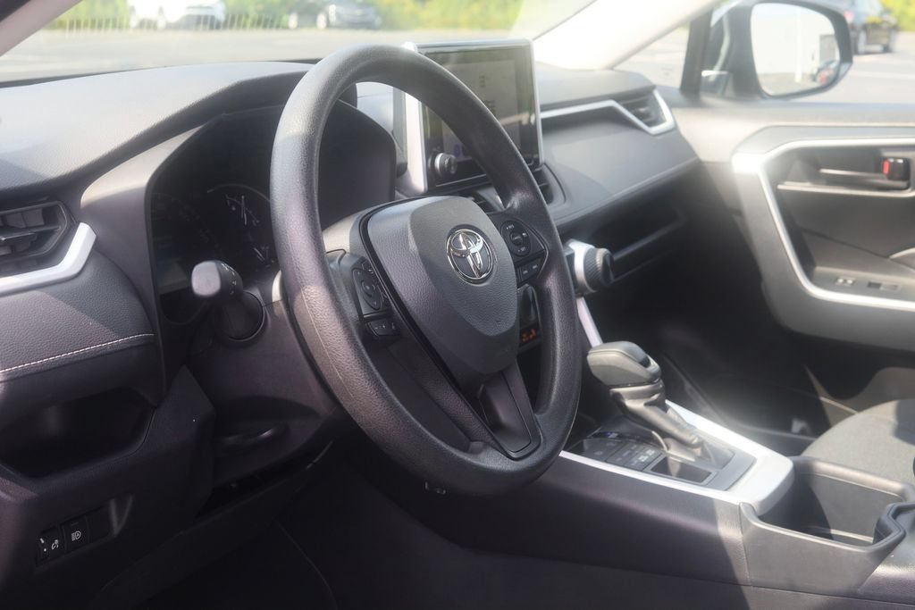 Used 2025 Toyota RAV4 LE AWD/4WD image 20