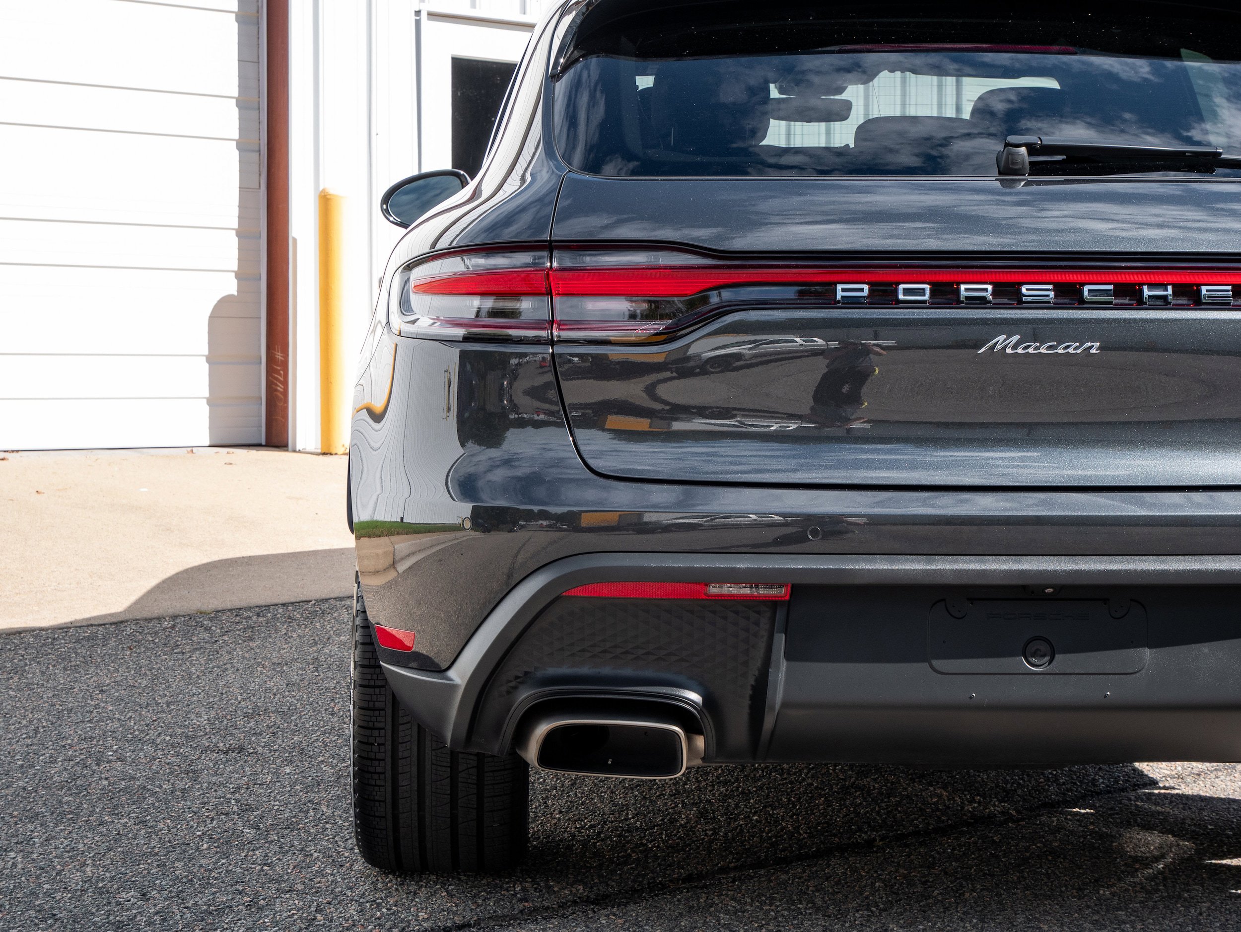 Certified 2025 Porsche Macan AWD/4WD image 13