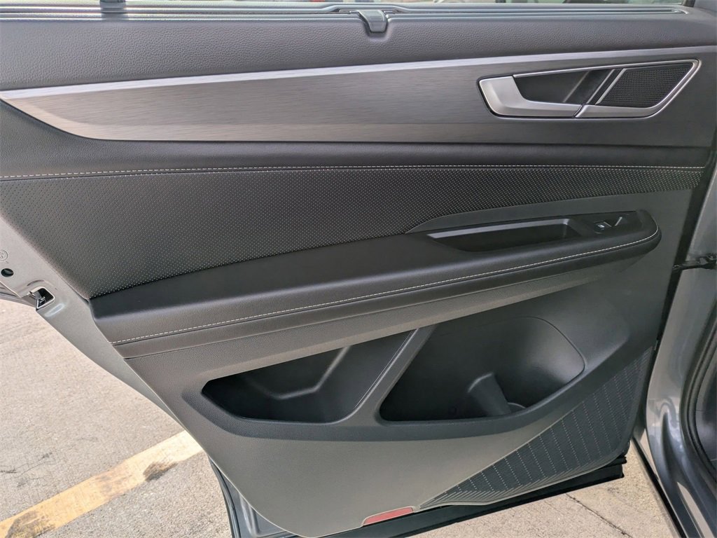 Used 2025 Volkswagen Atlas Cross Sport SE image 27