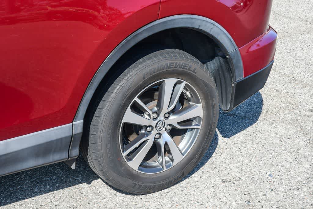 Used 2018 Toyota RAV4 XLE FWD image 11