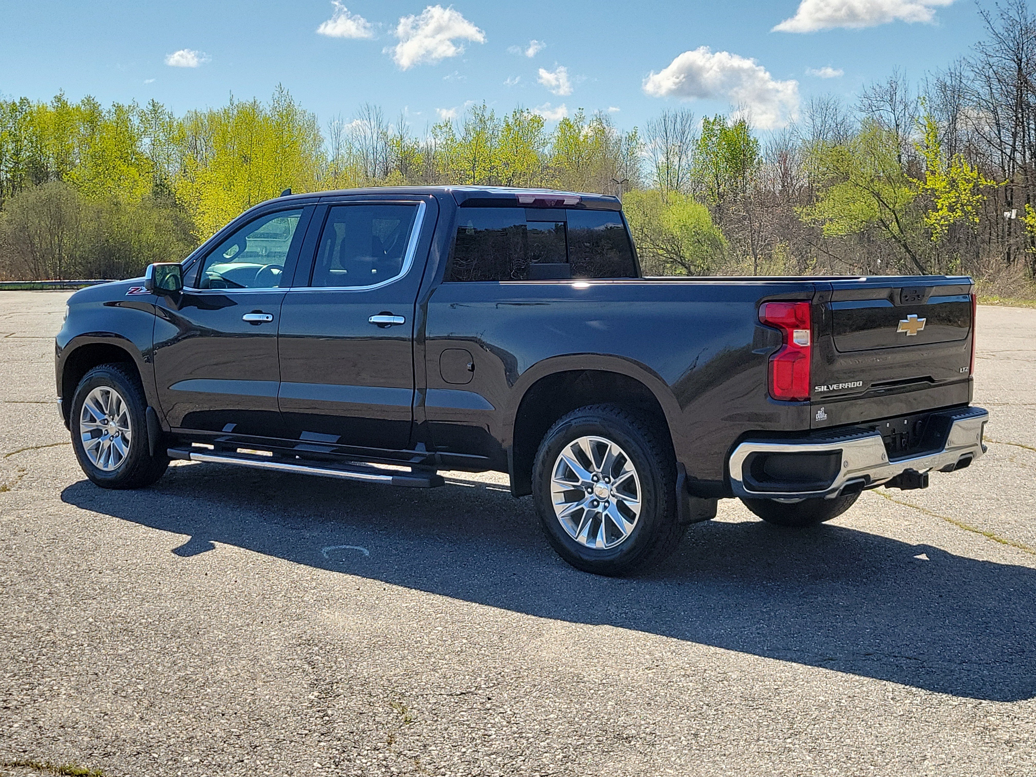 Used 2021 Chevrolet Silverado 1500 LTZ w/ Technology Package AWD/4WD image 7