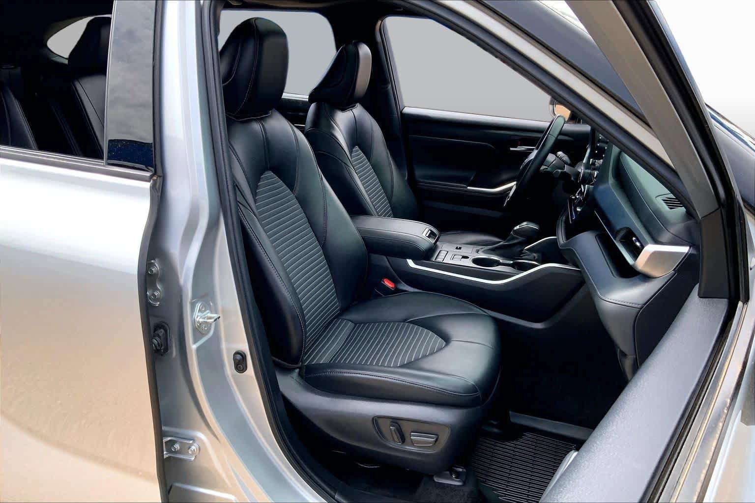 Used 2022 Toyota Highlander XSE FWD image 9