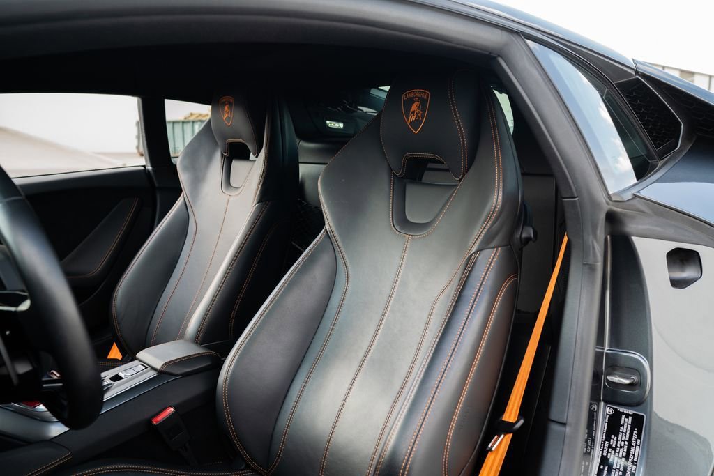 Used 2021 Lamborghini Huracan EVO image 13