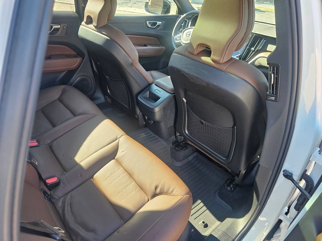 Certified 2023 Volvo XC60 B5 Plus w/ Climate Package AWD/4WD image 9