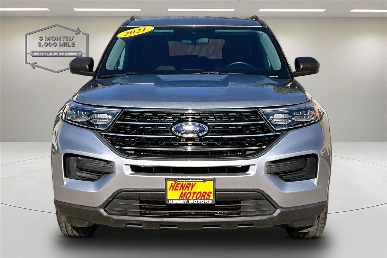Used 2021 Ford Explorer XLT AWD/4WD image 2