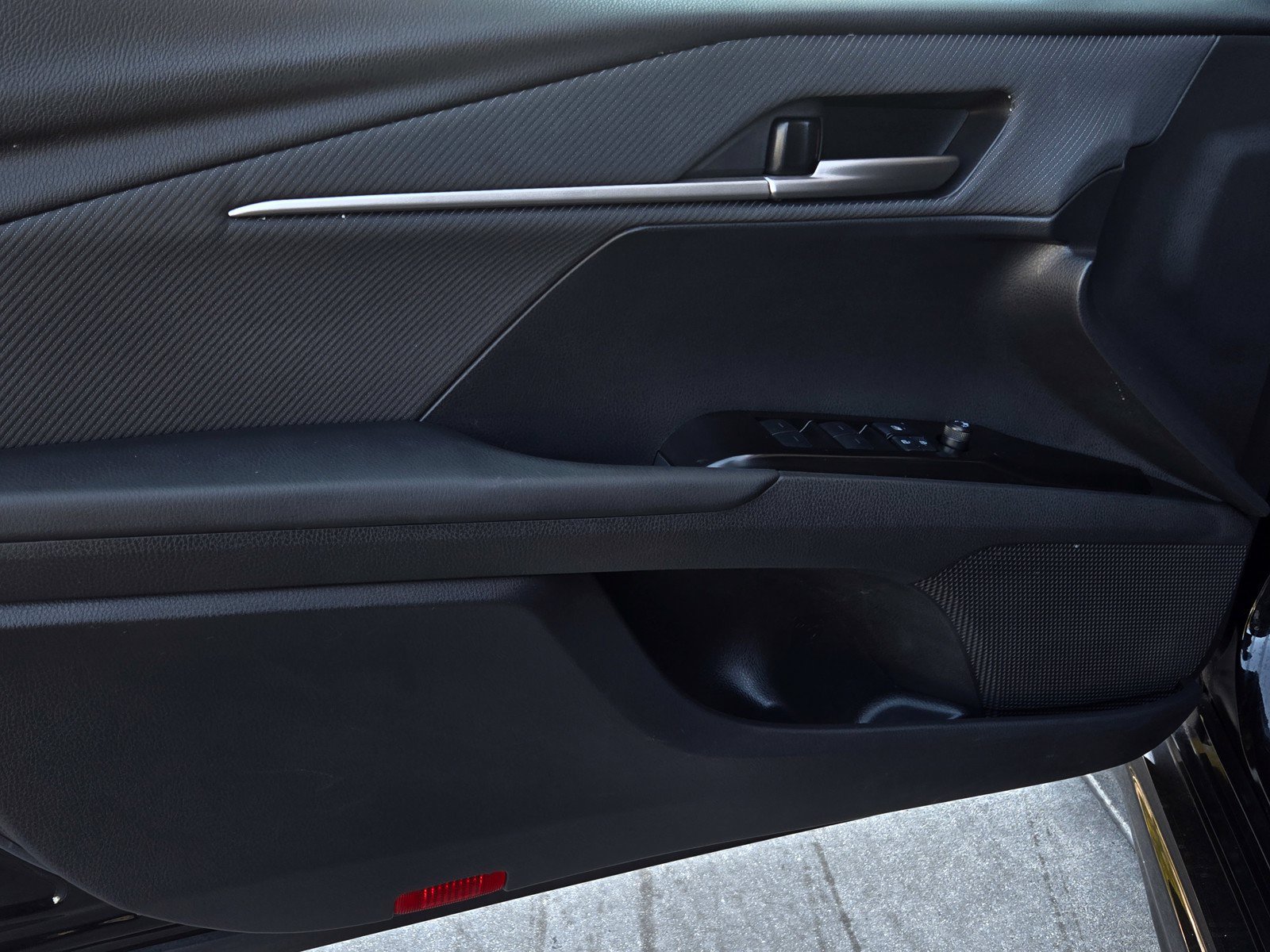 Certified 2025 Toyota Camry SE FWD image 9