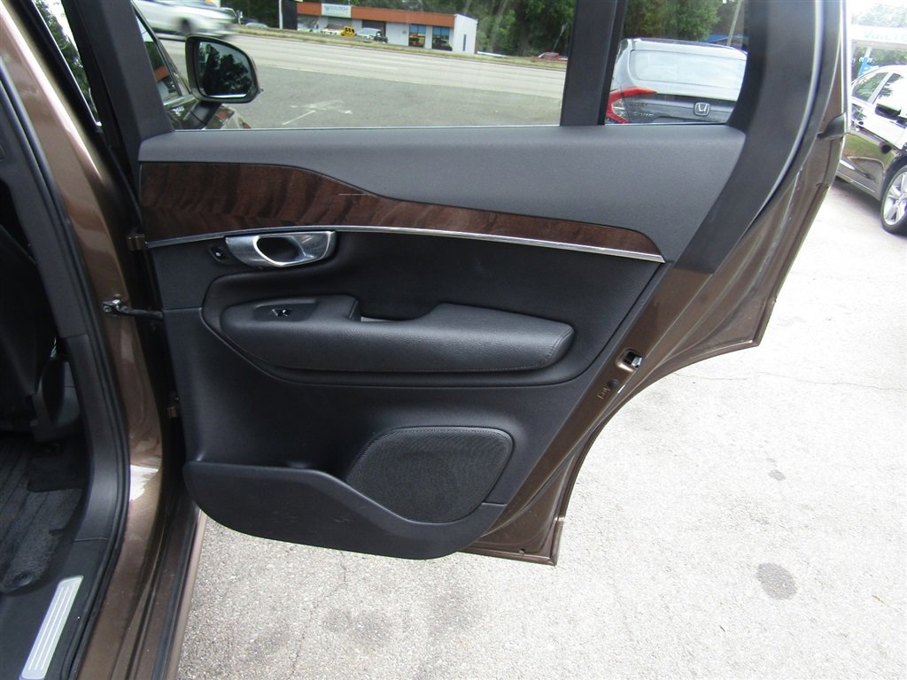 Used 2017 Volvo XC90 T6 Momentum w/ Vision Package AWD/4WD image 24