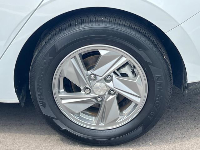 Used 2024 Hyundai Elantra SE image 12