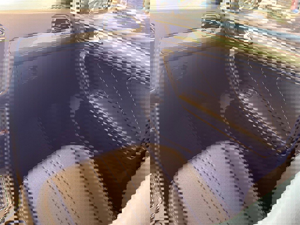 Used 2024 Volkswagen Tiguan SE R-Line image 23