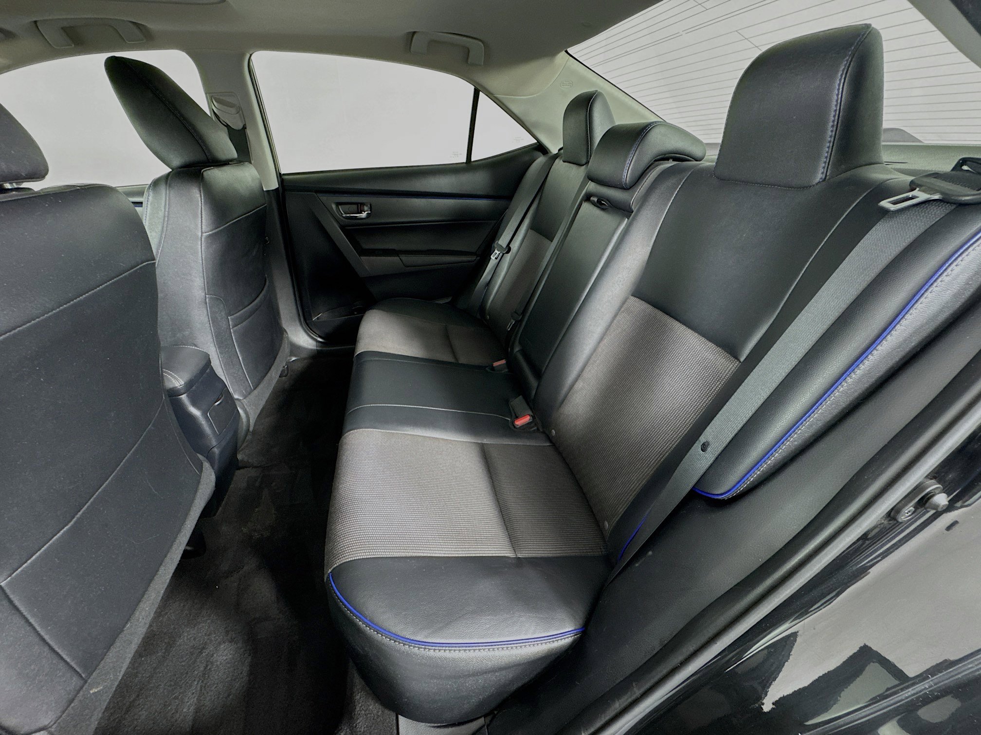 Used 2017 Toyota Corolla SE image 23