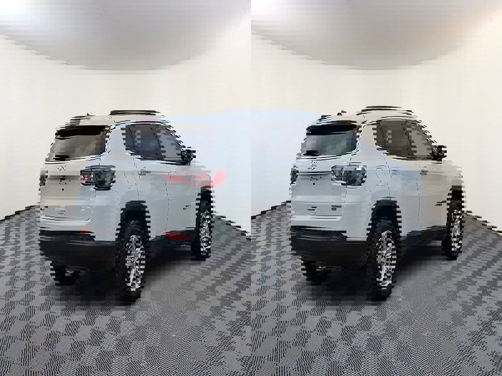 Used 2023 Jeep Compass Latitude image 5