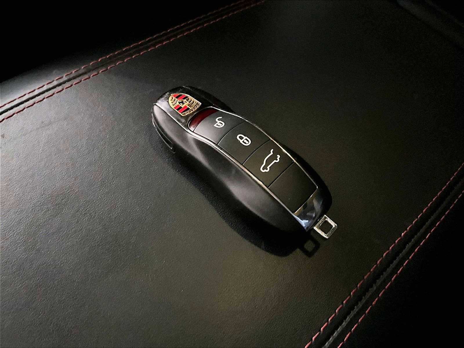 Used 2016 Porsche Cayenne Turbo image 36