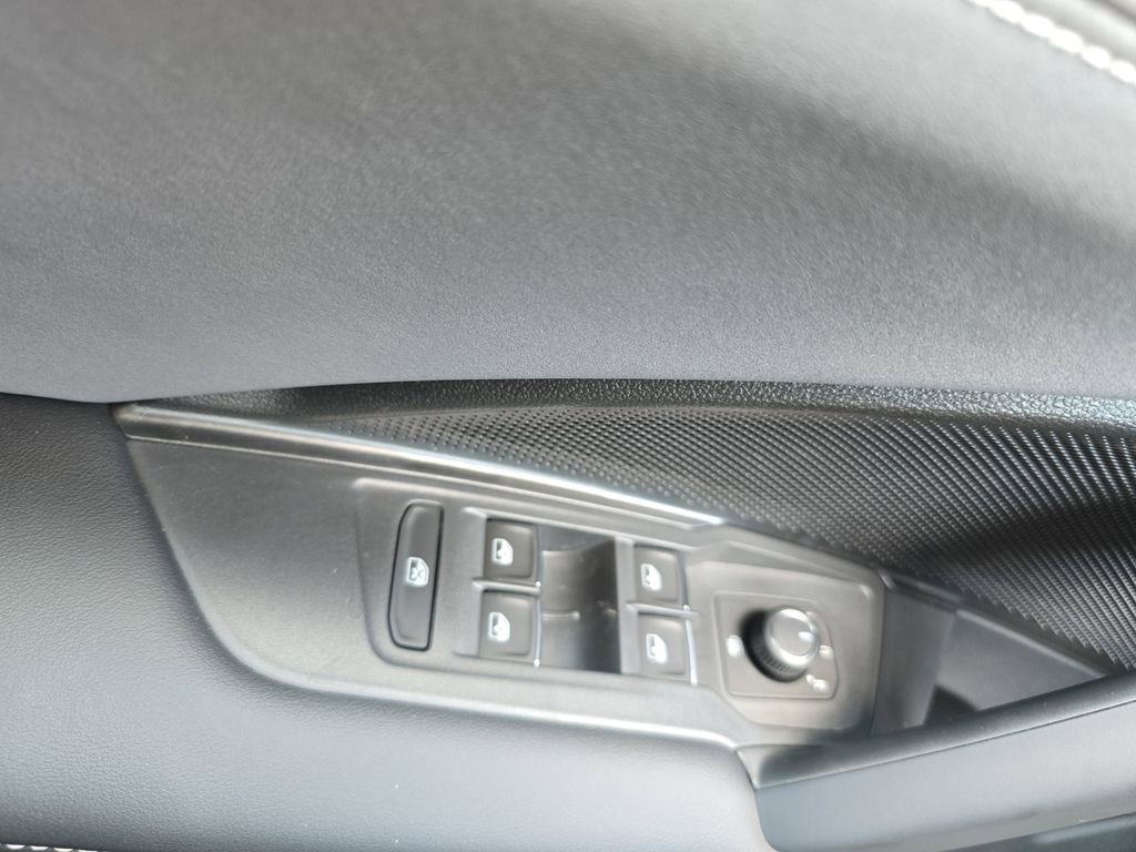 New 2026 Volkswagen Tiguan SE FWD image 24