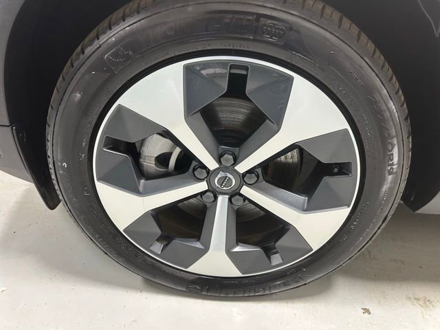Used 2025 Volvo XC40 B5 Plus image 6