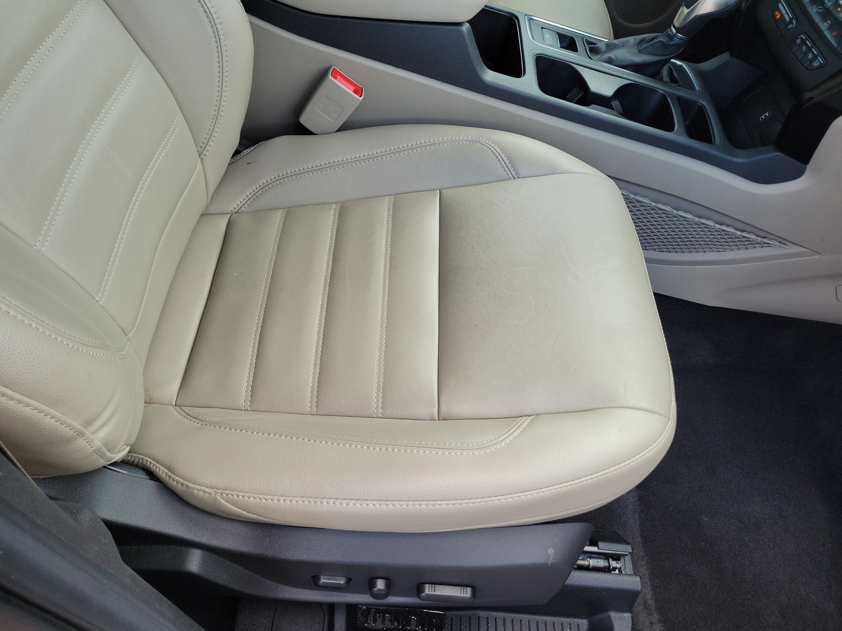 Used 2018 Ford Escape Titanium FWD image 18