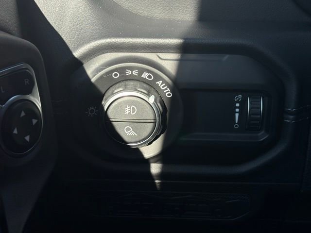 New 2025 Jeep Gladiator High Tide image 40