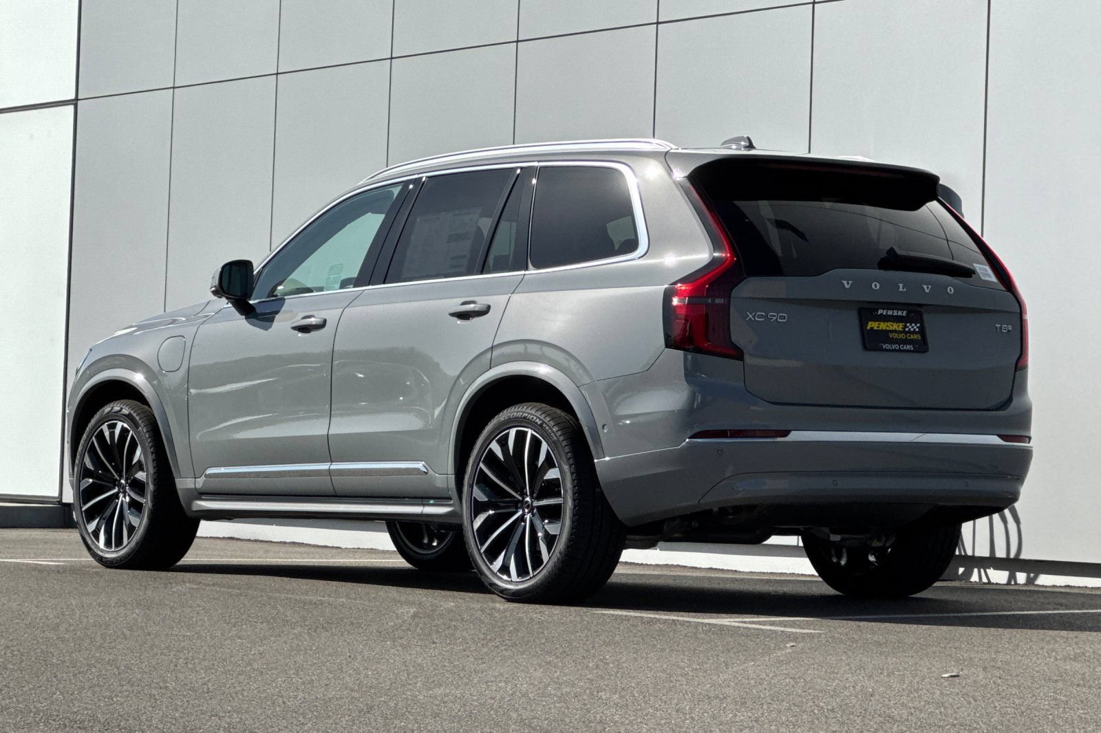 New 2026 Volvo XC90 T8 Ultra w/ Protection Package AWD/4WD image 3