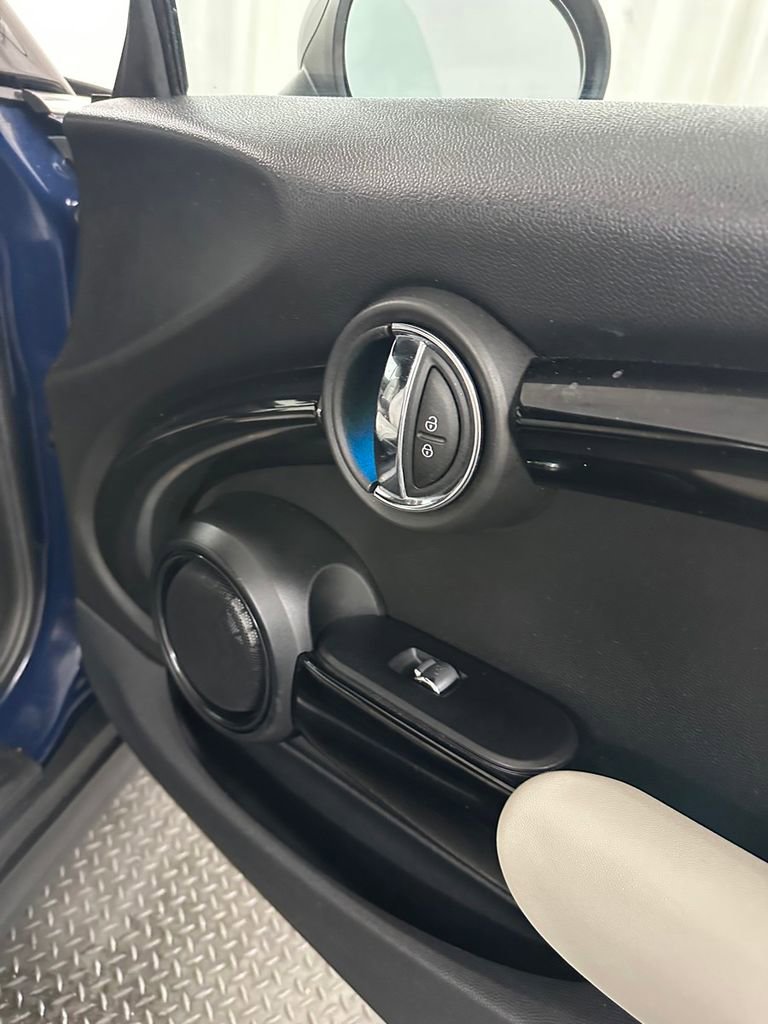 Used 2019 MINI Cooper S image 29