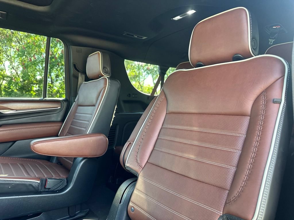 Used 2023 GMC Yukon XL Denali Ultimate AWD/4WD image 23