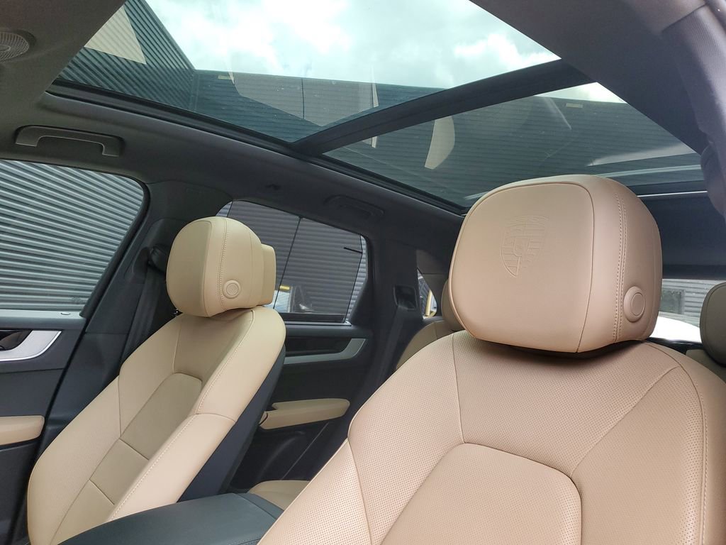 Certified 2025 Porsche Cayenne E-Hybrid image 5