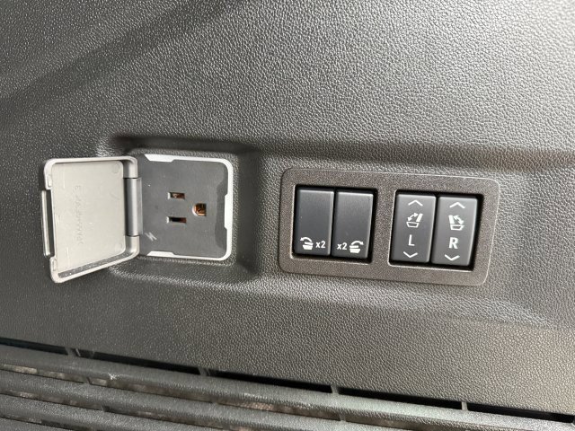 Used 2025 Chevrolet Tahoe Z71 w/ Comfort Package image 21