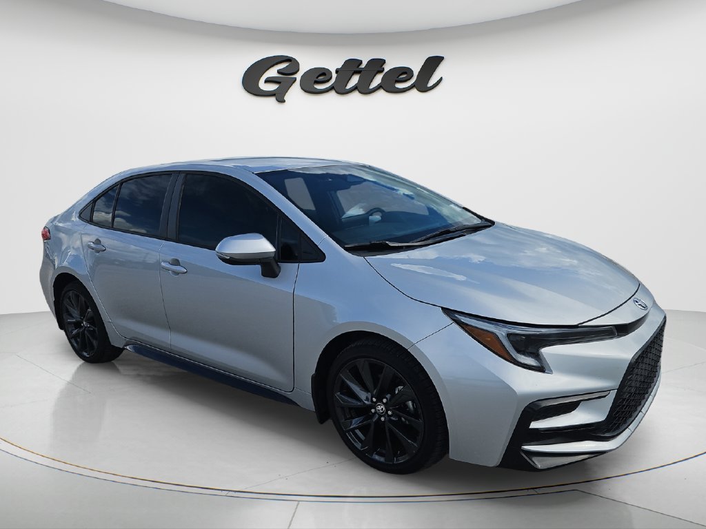Certified 2025 Toyota Corolla SE FWD image 3