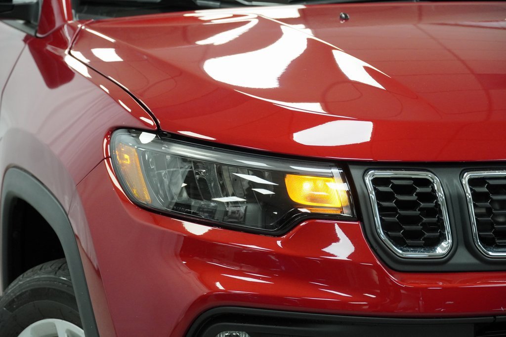 Certified 2025 Jeep Compass Latitude w/ Convenience Group image 5