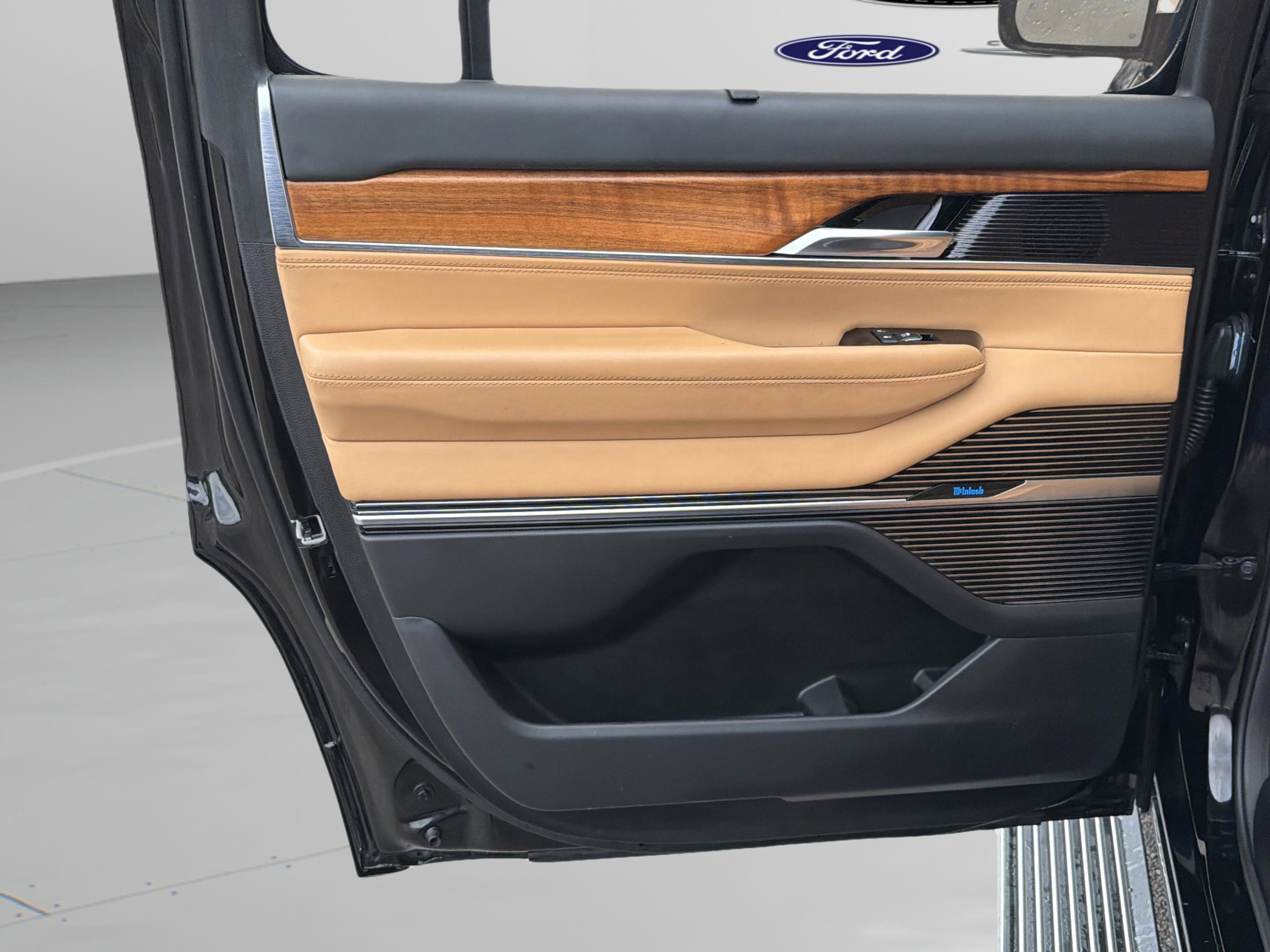 Used 2022 Jeep Grand Wagoneer Series III w/ Flexible Seating Group image 37