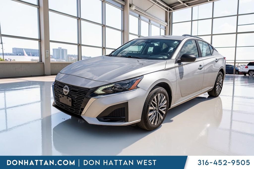 Used 2025 Nissan Altima 2.5 SV AWD/4WD image 27