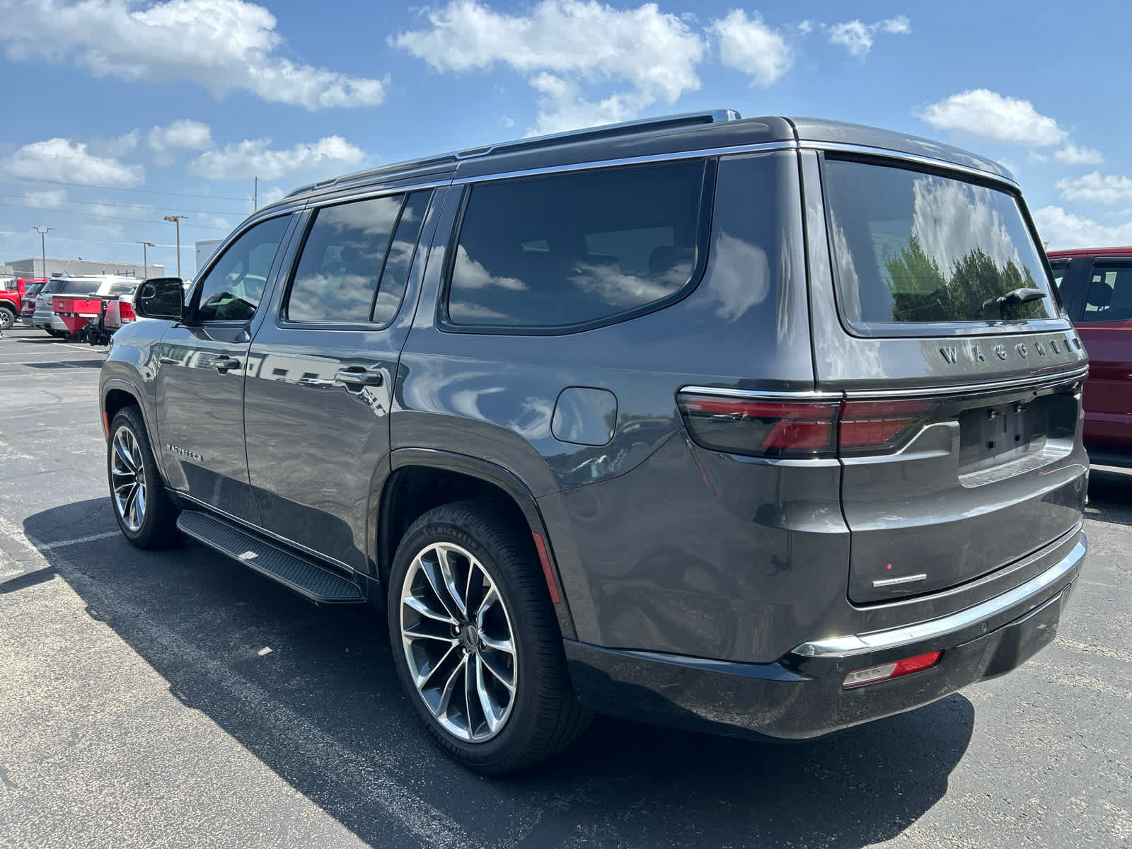 Used 2022 Jeep Wagoneer Series II w/ Premium Group I AWD/4WD image 2