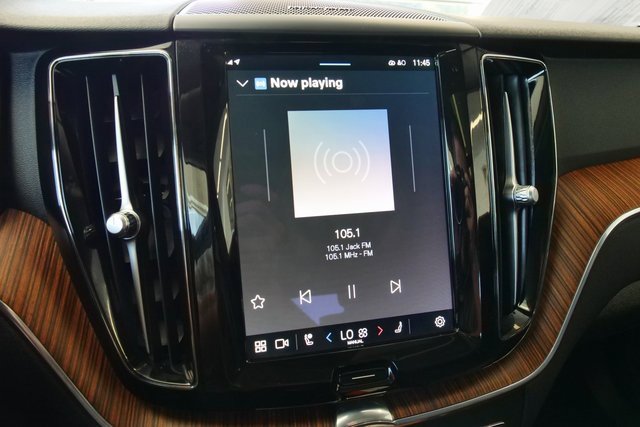 Used 2024 Volvo XC60 B5 Plus image 20