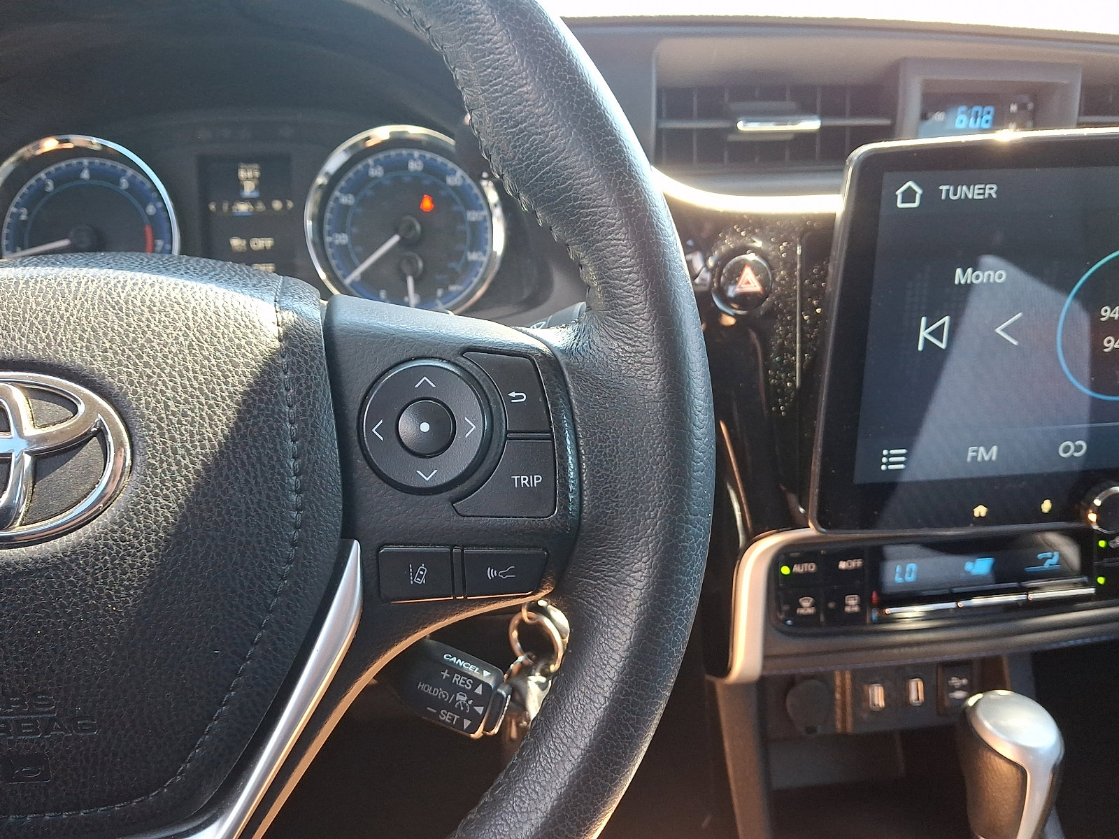 Used 2019 Toyota Corolla SE FWD image 21
