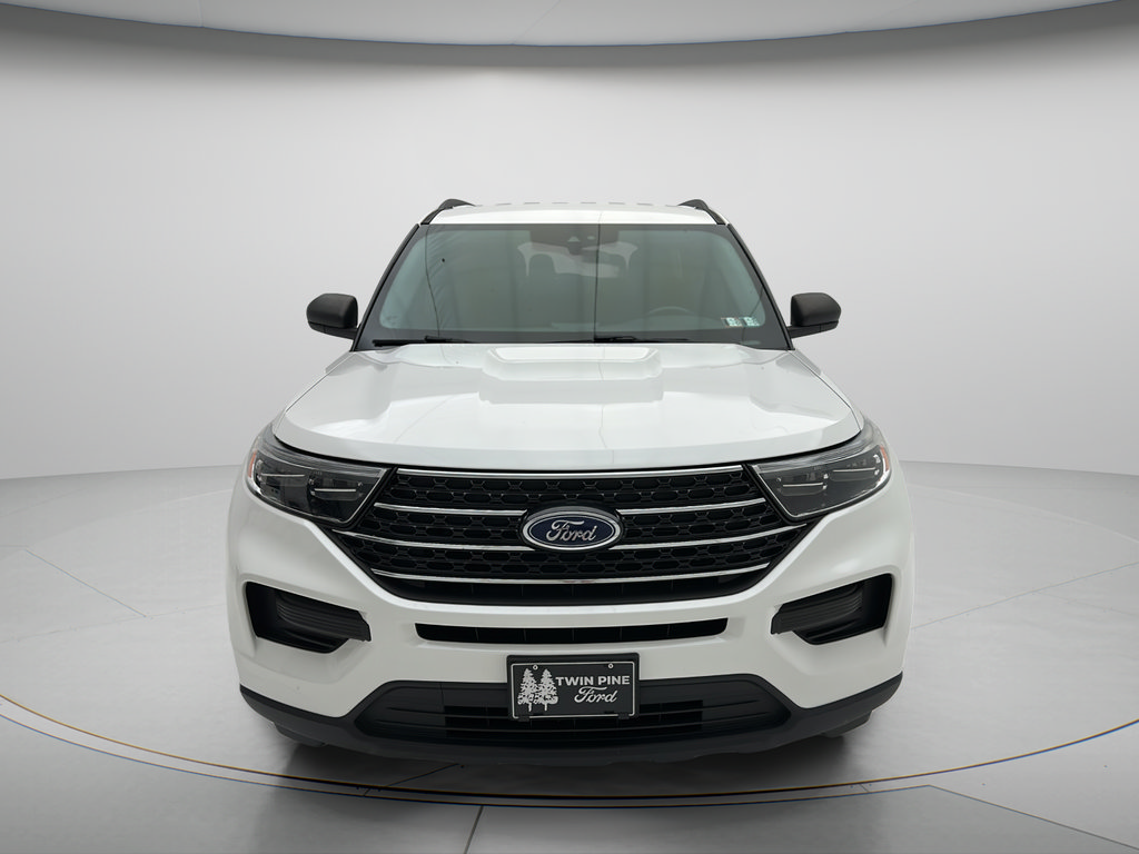 Used 2021 Ford Explorer XLT AWD/4WD image 2