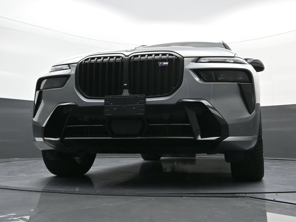 Used 2025 BMW X7 M60i w/ Executive Package image 23
