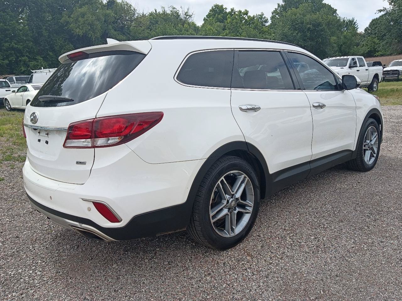 Used 2017 Hyundai Santa Fe FWD image 5