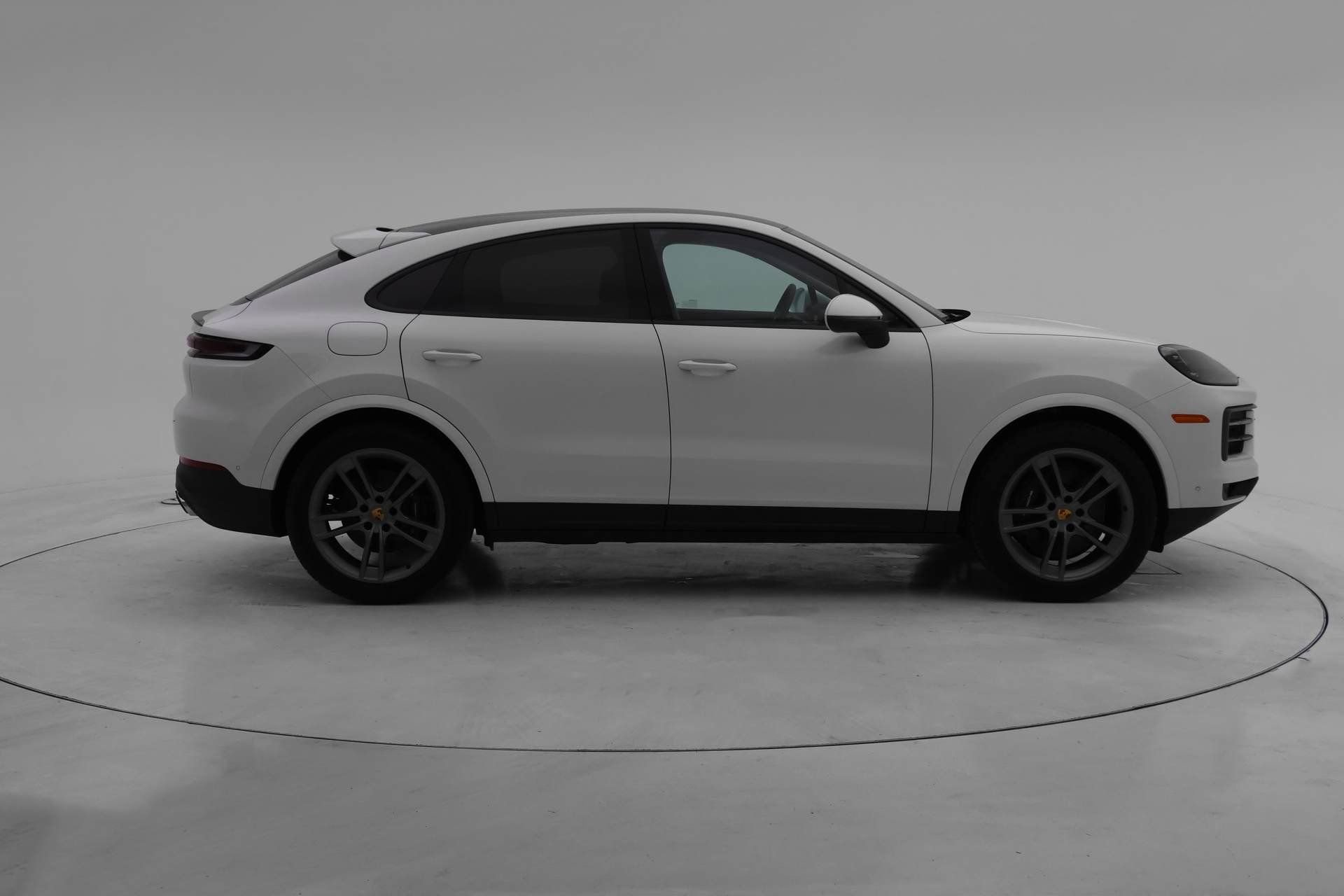 Used 2024 Porsche Cayenne Coupe image 10