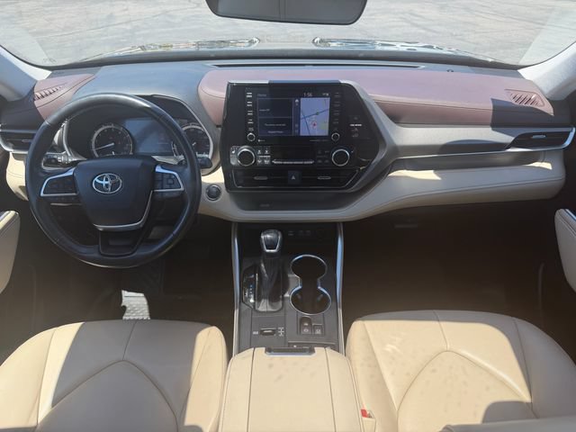 Used 2022 Toyota Highlander XLE FWD image 18