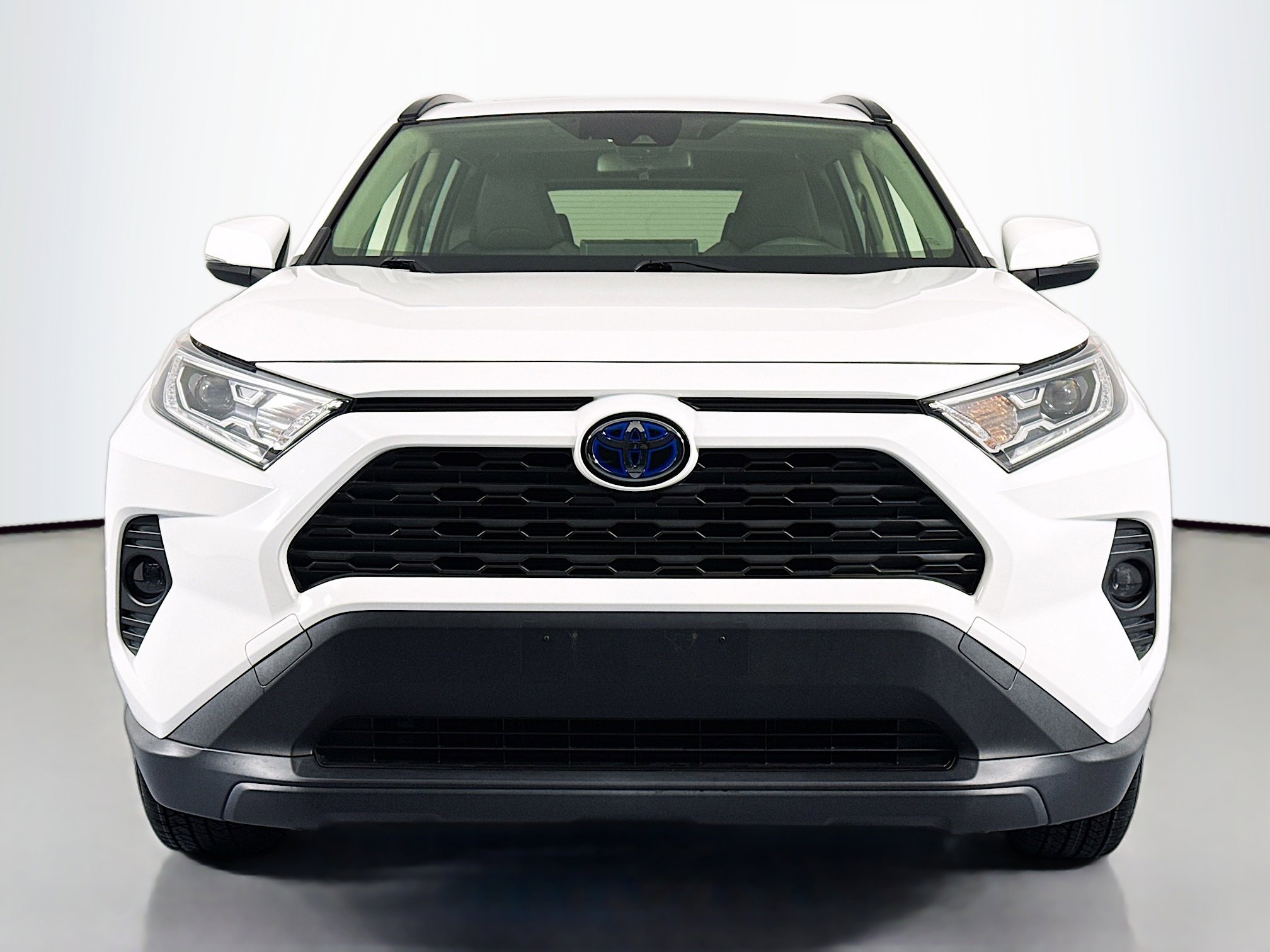Used 2020 Toyota RAV4 XLE image 2