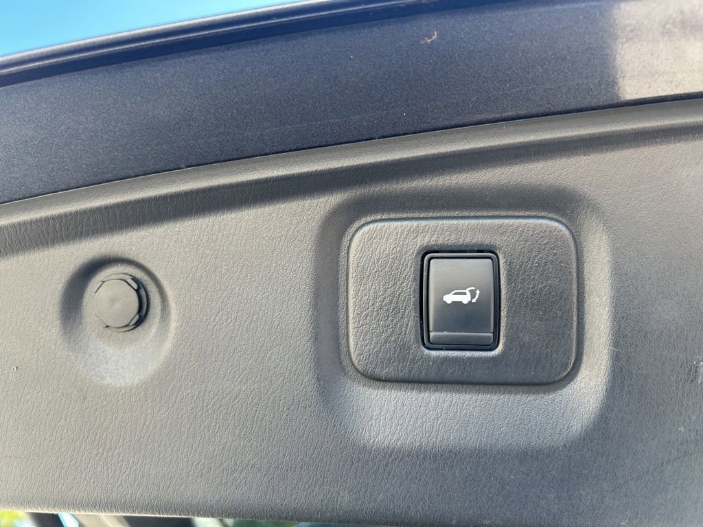 Used 2019 Nissan Pathfinder SL w/ Cargo Package image 32