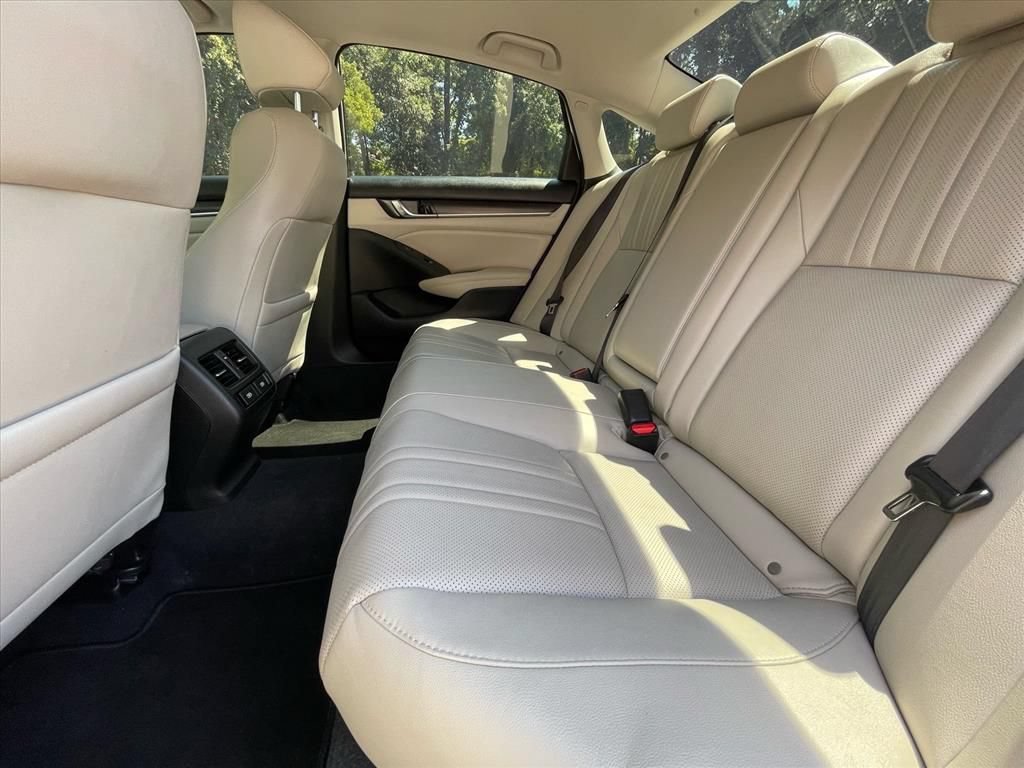 Used 2021 Honda Accord Touring image 4