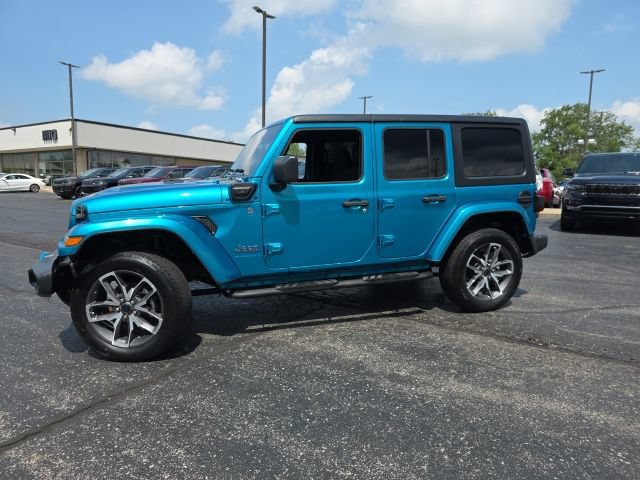 Used 2024 Jeep Wrangler Unlimited w/ Convenience Group AWD/4WD image 3